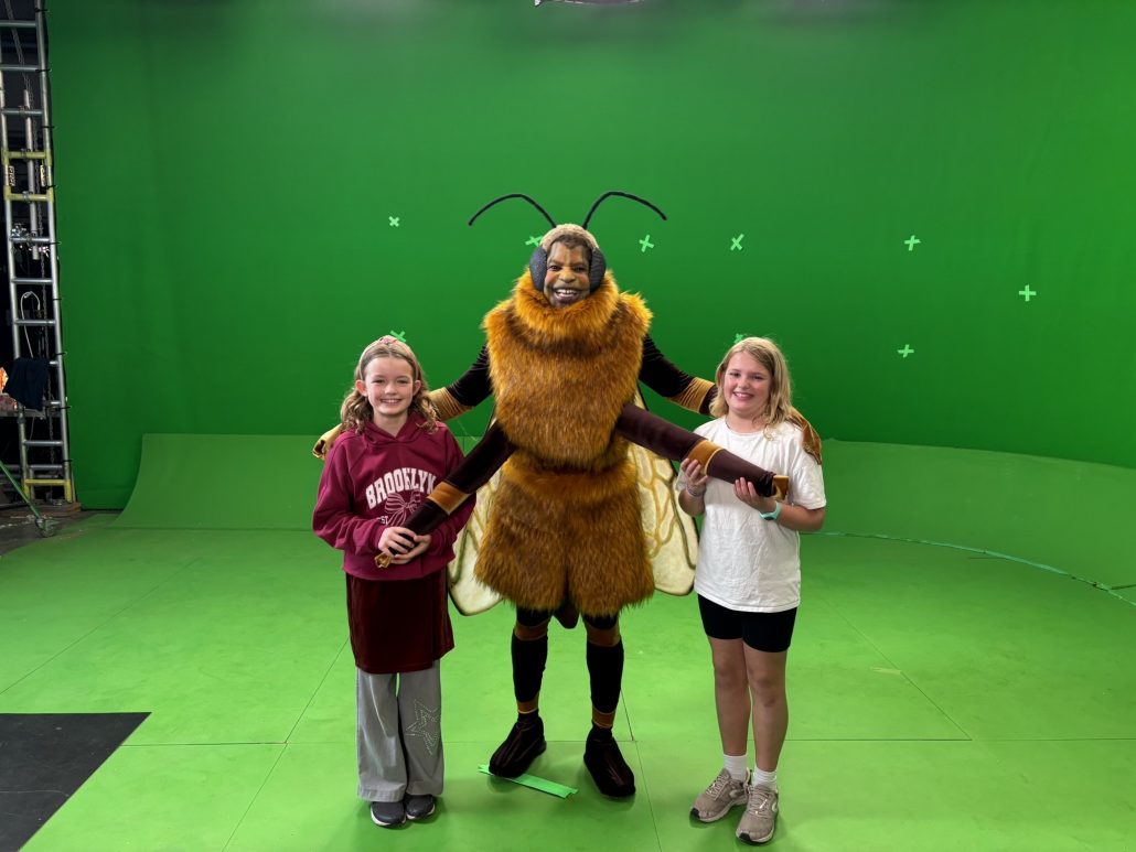 Mimi and Kitty meet the actor who plays a bee in Horrible Science Series 2